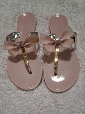 Women’s Bow Accent Jelly Sandals - Pink & Gold